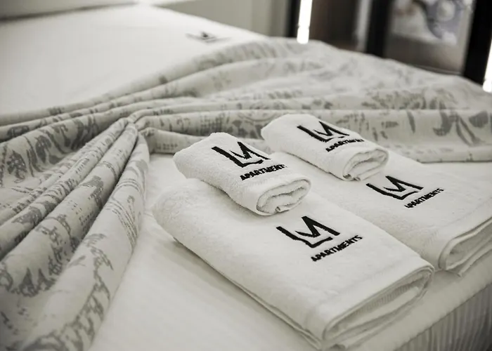 Lm アパート ティラナ